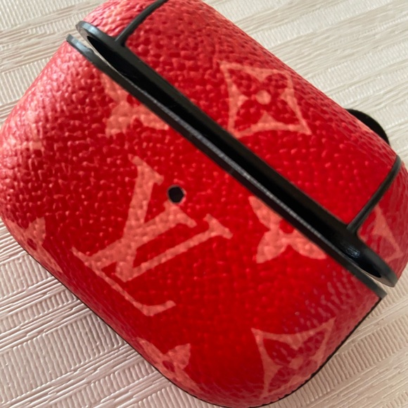 For Apple AirPods PRO 3rd & 4th gen case cover & Clip - Picture 12 of 13